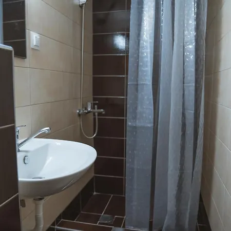 Apartament Tinas *